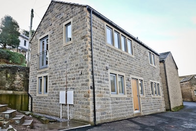 Stunning Brand New Holiday Let In The Heart Of Holmfirth