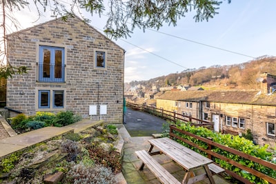 Stunning Brand New Holiday Let In The Heart Of Holmfirth