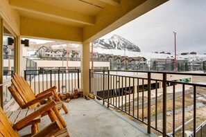 Sit out on the balcony and enjoy the fresh mountain air.