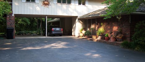 Driveway entrance to house