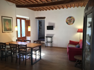 Giglio Island, spacious and cozy apartment in the medieval village of Castello