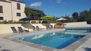 La piscine et la terrasse