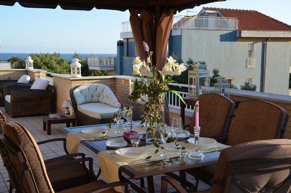 Outdoor dining