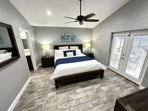 Large Luxury Master Suites with California King Beds and Quality Hotel Linen