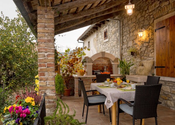 Outdoor dining