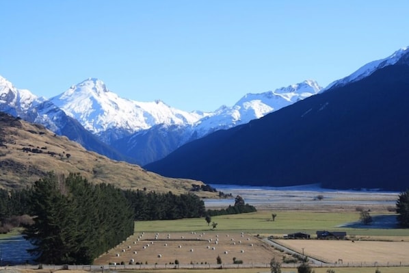 Wild Earth Lodge in the Wilkin Valley