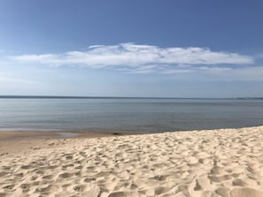 Soft sand that ‘squeaks’ under your feet