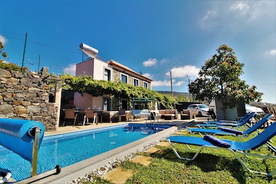 Villa Santa Cruz mit privatem Pool im Madeira-Stil