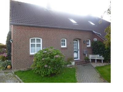 kompl. Dachgeschoss, schöne SW-Lage, 8000QM am Wasserwanderweg n. Greetsiel