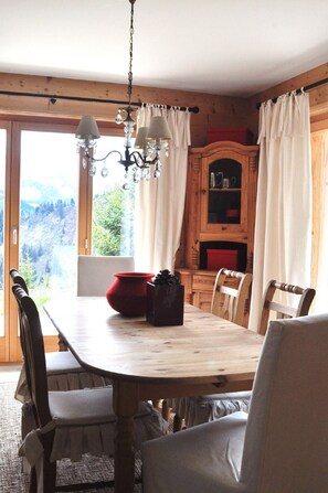 Dining area, Chalet Chalin