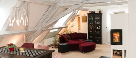 A luxurious, bright, very well furnished attic apmnt. Not too hot in the summer.