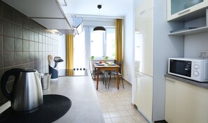 Kitchen & dining
