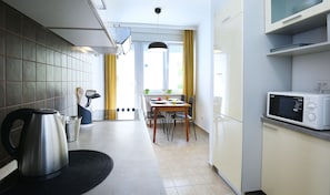 Kitchen & dining