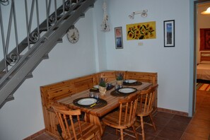 Dining/kitchen area