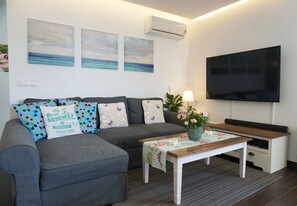 Living room, where you can also enjoy a 55" TV with English, German and Spanish