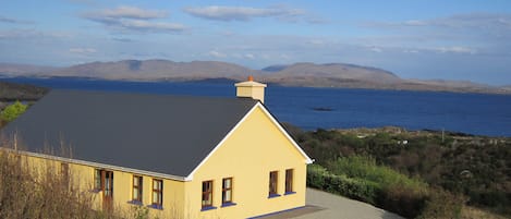 Spectacular View, described as the best in Ireland, seaview from 4 rooms