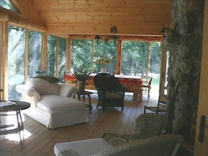 Huge screened porch to read & nap. Fireplace & farm table for 14! Views of lake 