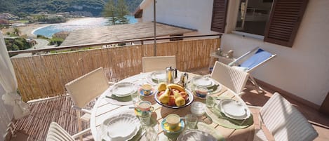 Terrazza con vista mare