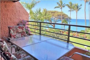 Our Lanai - looking left. On the lanai you will find 2 Tommy Bahama beach chairs