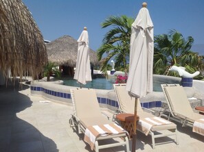 Seating area, pool and swim up bar