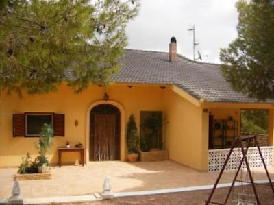 Casa con jardín ubicada en 3 plantas.