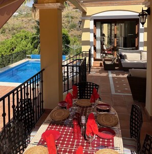 Veranda for meals outside!