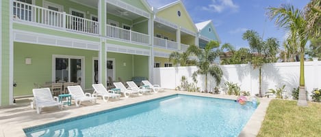 Private heated pool and hot tub is your own island oasis!