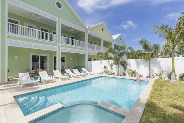 Private heated pool and hot tub is your own island oasis!