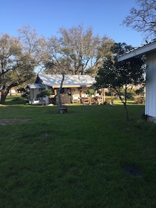 Texas Cabin w/ property  guest pool. W/ Lake access , outdoor kitchen. Sleeps 6.