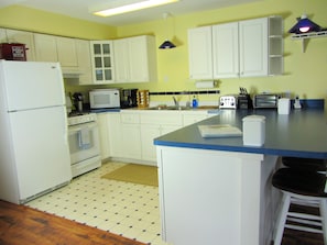 Medium size kitchen 