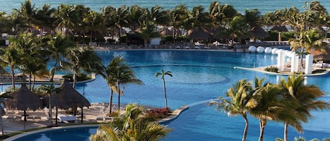 Riviera Maya Pools