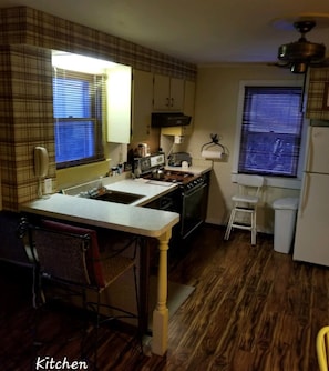 spacious well equipped kitchen