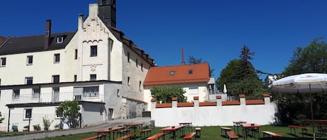 Schloss Weichs zu Regensburg begrüßt seine Gäste