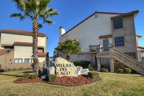 Entry to Villas del Lago