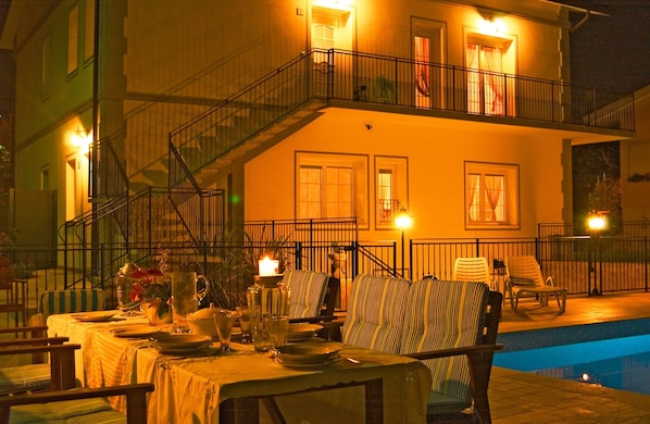 Outdoor dining