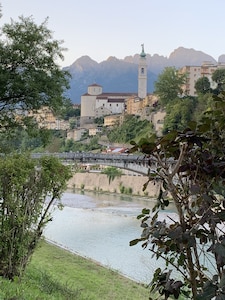 Schönes Apartment mit Bergblick und Blick auf den Fluss Piave
