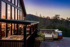 Pigeon Forge Cabin "Winter Ridge" - Entry Deck and Outdoor Kitchen