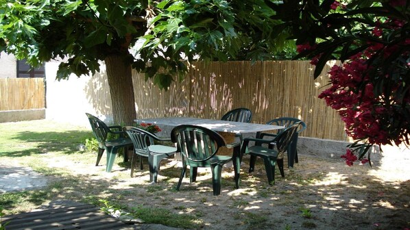 Private garden of the first floor Maison Rose