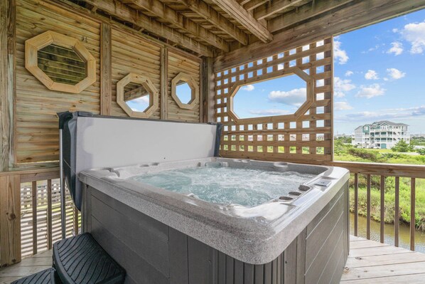Surf or Sound Realty - 623 - Cast N Crew - Hot Tub