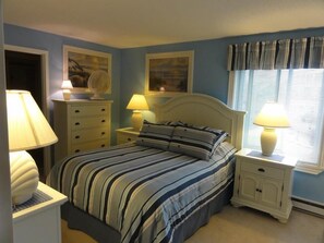 Master Bedroom With Queen Size Bed