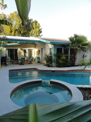 Completely private pool and spa . Heat is available for an additional charge 
