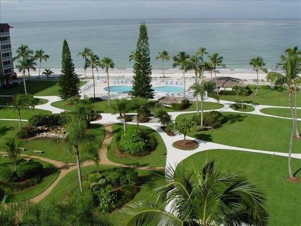 Luxurious 3 Bedroom Oceanfront Condo with views of Gulf, Pool & Tropical Gardens 