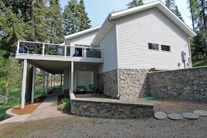 Very Large Deck! Gas Grill, Gas Firepit Area w/Lounge Seating, & Dining for 16!