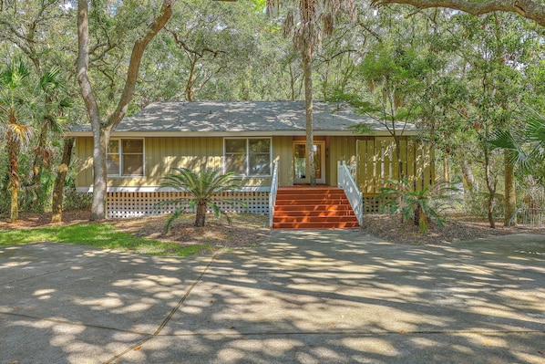 Welcome to 52 Eugenia Ave!