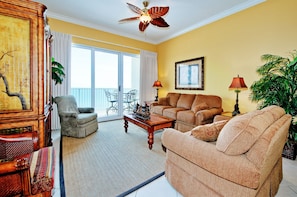 Living Room with ample sitting space, recliner replaced with leather chair