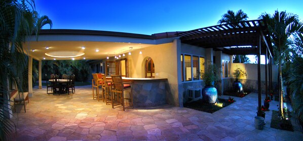 Evenings at the bar and patio
