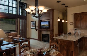 Dining room and living area. The views of peak 7 and 8 are breathtaking.