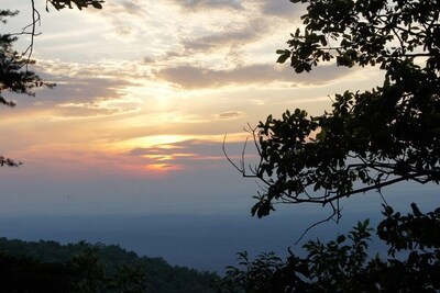  LOOKOUT MOUNTAIN CLEAN & COZY CABIN/ AMAZING VIEWS on TOP of LOOKOUT MOUNTAIN