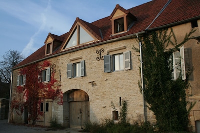 Bourgogne, Meursault luxe pierre maison donnant sur Vines