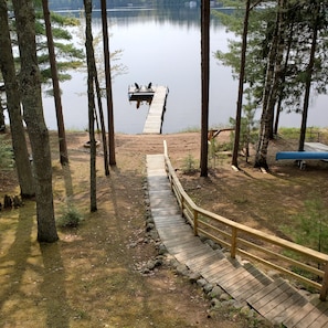 Great view of the lake from our deck, super place for an evening dinner outside!